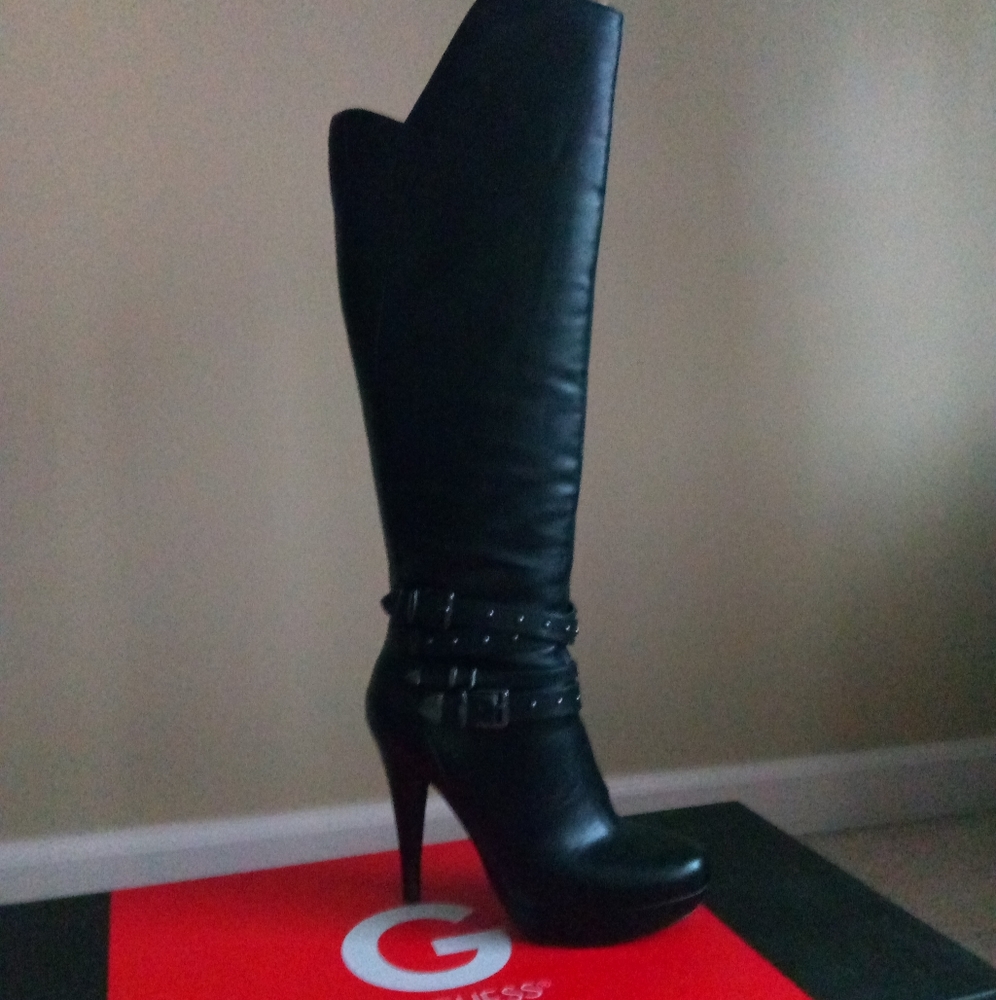 1 pair Guess High Top Boots